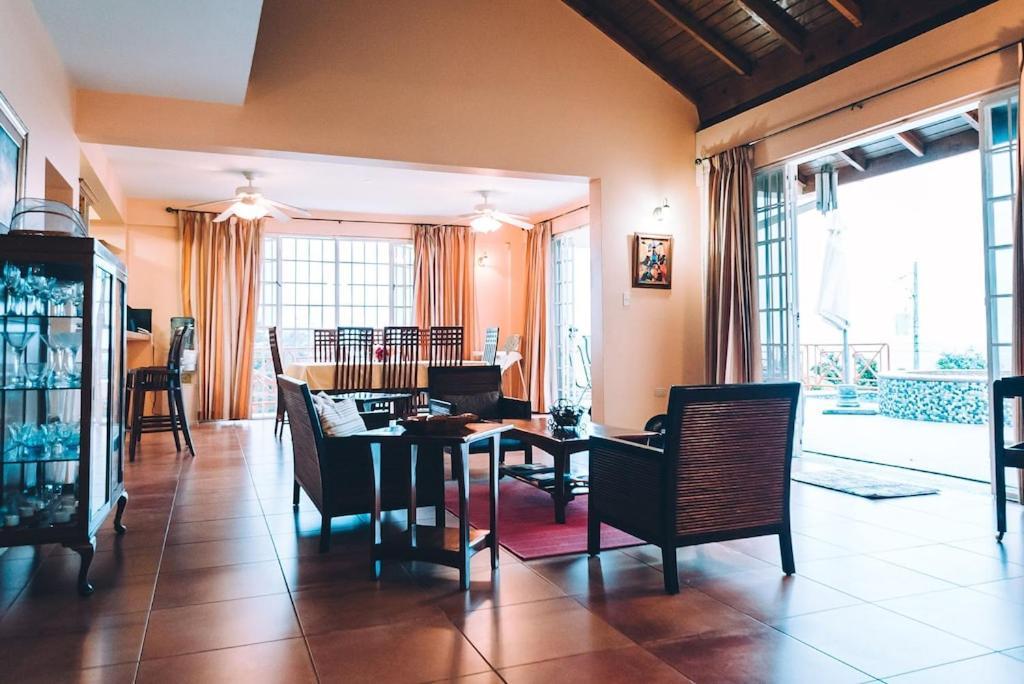 La Jolie - Luxury Ocean View Villa Black Rock ภายนอก รูปภาพ